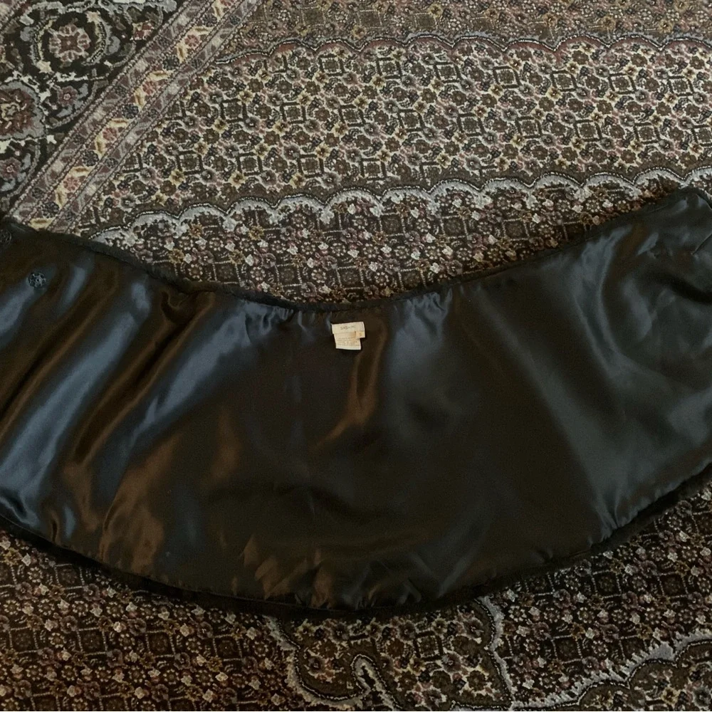Black velvet shawl stole, great condition, classy and fully lined. - Picture 7 of 7